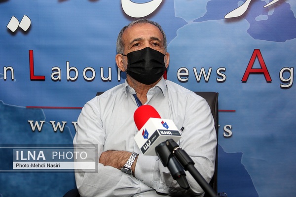 احمدینژاد با آن درآمد نفتی ۲/۵ میلیون مسکن ساخت، چطور وعده ۴ میلیون مسکن دادهاند؟/ پولِ مصالح و نیروی کار ساخت مسکن یک میلیونی در سال را نداریم/ دولت به سختی میتواند حقوقها را پرداخت کند احمدینژاد با آن درآمد نفتی ۲/۵ میلیون مسکن ساخت، چطور وعده ۴ میلیون مسکن دادهاند؟/ پولِ مصالح و نیروی کار ساخت مسکن یک میلیونی در سال را نداریم/ دولت به سختی میتواند حقوقها را پرداخت کند