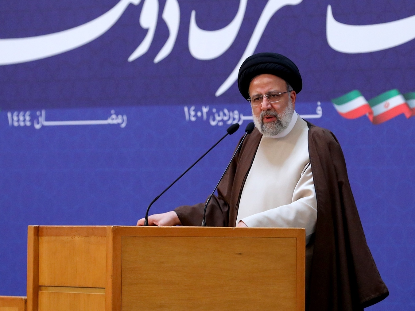 رئیسی در نشست دولت و مجلس: نظارت نباید شجاعت را از مدیر اجرایی سلب کند / مردم از اختلاف و بگو مگو و حاشیهسازی به شدت خسته شدهاند / افزایش مشارکت اجتماعی مردم از لوازم حضور حداکثری آنها در انتخابات است رئیسی در نشست دولت و مجلس: نظارت نباید شجاعت را از مدیر اجرایی سلب کند / مردم از اختلاف و بگو مگو و حاشیهسازی به شدت خسته شدهاند / افزایش مشارکت اجتماعی مردم از لوازم حضور حداکثری آنها در انتخابات است