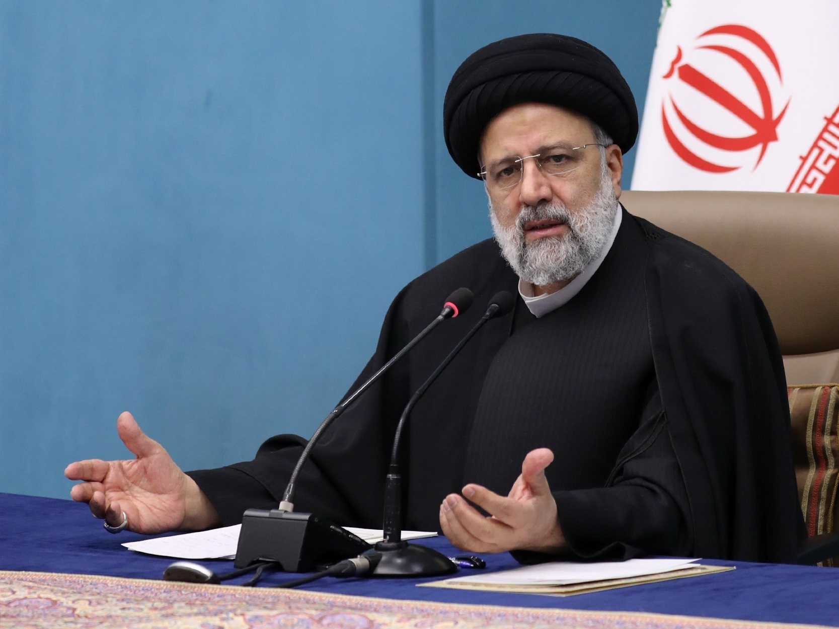 رئیسی: سیاست دولت جلوگیری از تبدیل شدن فضای مجازی به بستری برای ایجاد ناامنی است / فعالیت هر سکوی خارجی که حاضر به ایجاد دفتر در ایران باشد، منعی ندارد / دشمن قصد دارد حجاب را به یک موضوع امنیتی تبدیل کند اما دولت قطعا اجازه نخواهد داد رئیسی: سیاست دولت جلوگیری از تبدیل شدن فضای مجازی به بستری برای ایجاد ناامنی است / فعالیت هر سکوی خارجی که حاضر به ایجاد دفتر در ایران باشد، منعی ندارد / دشمن قصد دارد حجاب را به یک موضوع امنیتی تبدیل کند اما دولت قطعا اجازه نخواهد داد