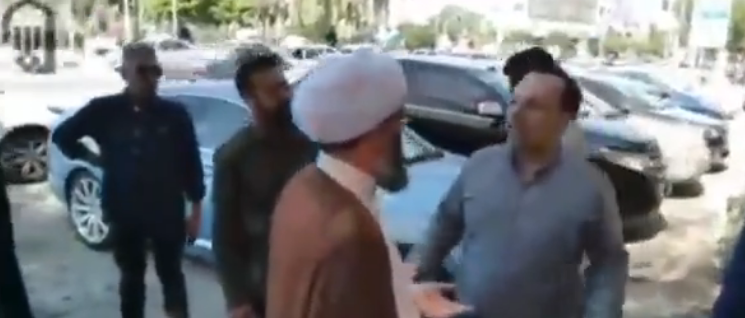 حضور شخصی امام جمعه قشم برای پلمپ مغازه هایی با مشتریان بد حجاب + فیلم