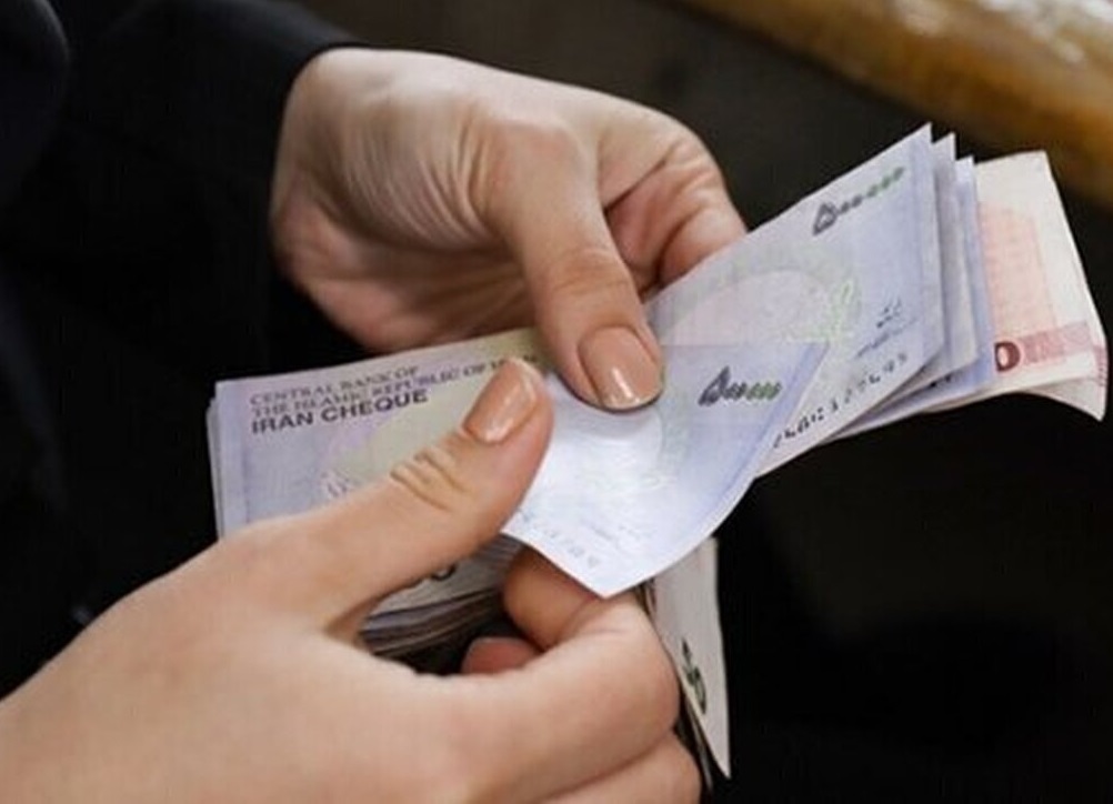 مصوبه مجلس: حداقل حقوق کارمندان ۱۰ میلیون و بازنشستگان ۹ میلیون تومان تعیین شد مصوبه مجلس: حداقل حقوق کارمندان ۱۰ میلیون و بازنشستگان ۹ میلیون تومان تعیین شد