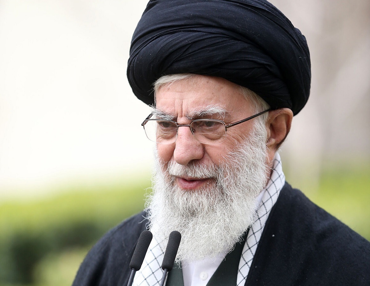 رهبر انقلاب: دشمنان حدود یک سال تلاش کردند که مردم را از انتخابات منصرف کنند و انتخابات را از رونق بیندازند / مردم با حضور خودشان در پای صندوقها، یک حرکت بزرگ و حماسهآمیز انجام دادند؛ این یک جهاد بود رهبر انقلاب: دشمنان حدود یک سال تلاش کردند که مردم را از انتخابات منصرف کنند و انتخابات را از رونق بیندازند / مردم با حضور خودشان در پای صندوقها، یک حرکت بزرگ و حماسهآمیز انجام دادند؛ این یک جهاد بود