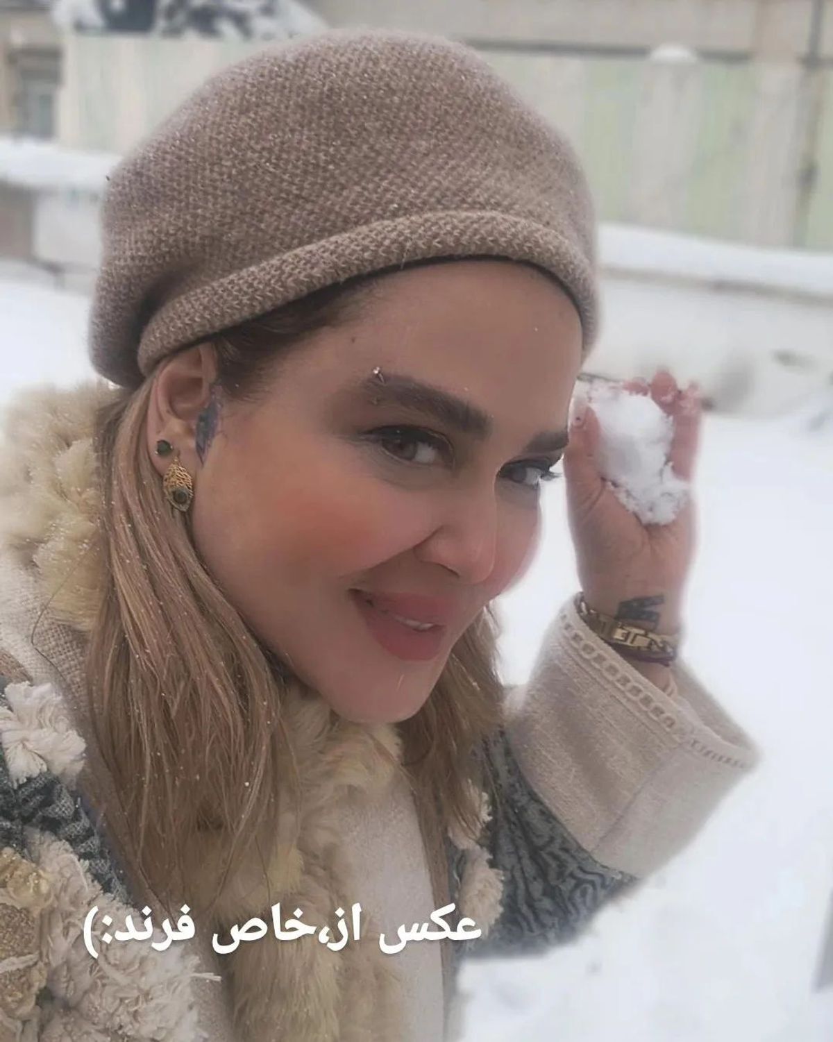 جنجال برف بازی بهاره رهنما روی پشت بام/عکس جنجال برف بازی بهاره رهنما روی پشت بام/عکس