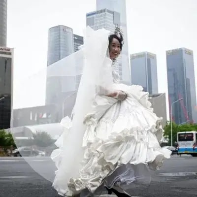 در این بازار عروس باکره فروخته می شود / زیبا و خوش قد و بالا ! + فیلم