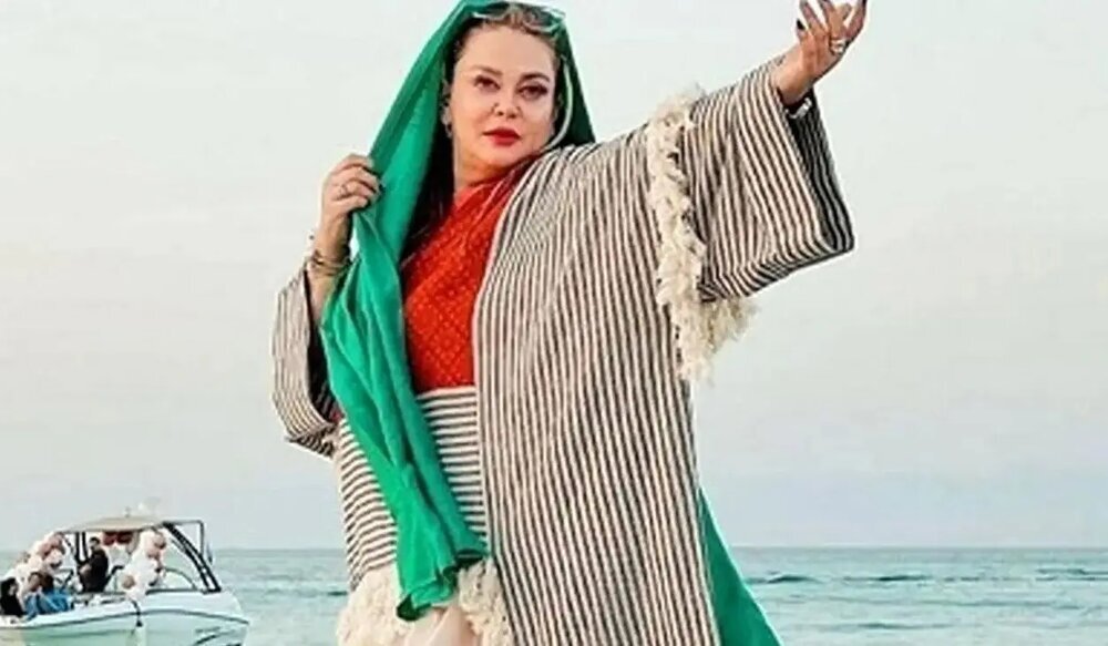 عکس عجیب بهاره رهنما با مجسمه آزادی آمریکا