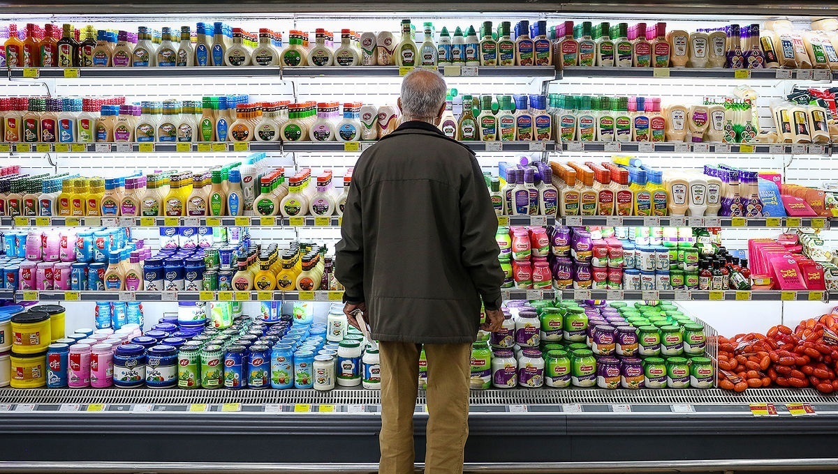 افزایش دستمزد در حاشیه قرار گرفت؛ تورم خوراکی‌ ها بیش از ۱۴۵ درصد