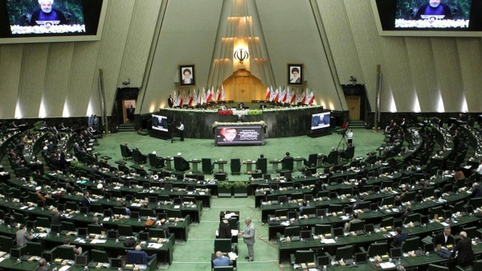 آغاز جلسه علنی مجلس/ طرح استیضاح وزیر صمت در دستور کار/ رئیسجمهوری، فاطمیامین را همراهی نکرد آغاز جلسه علنی مجلس/ طرح استیضاح وزیر صمت در دستور کار/ رئیسجمهوری، فاطمیامین را همراهی نکرد