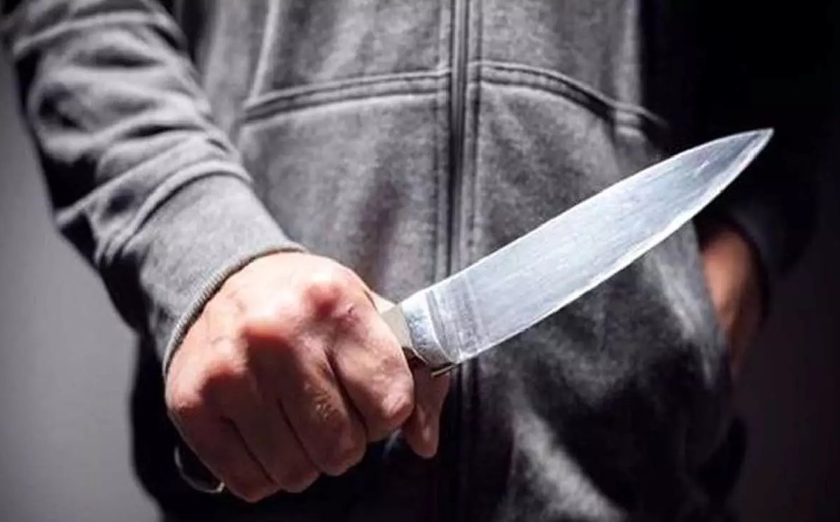 حمله فرد قمه به دست به دانشجویان دانشگاه سوره +فیلم حمله فرد قمه به دست به دانشجویان دانشگاه سوره +فیلم