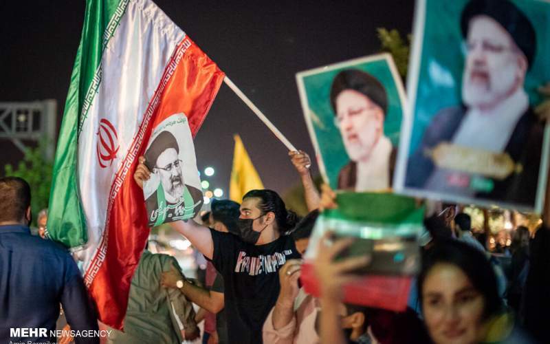 توصیه رسانه اصولگرا: باید شلوغ کرد! توصیه رسانه اصولگرا: باید شلوغ کرد!