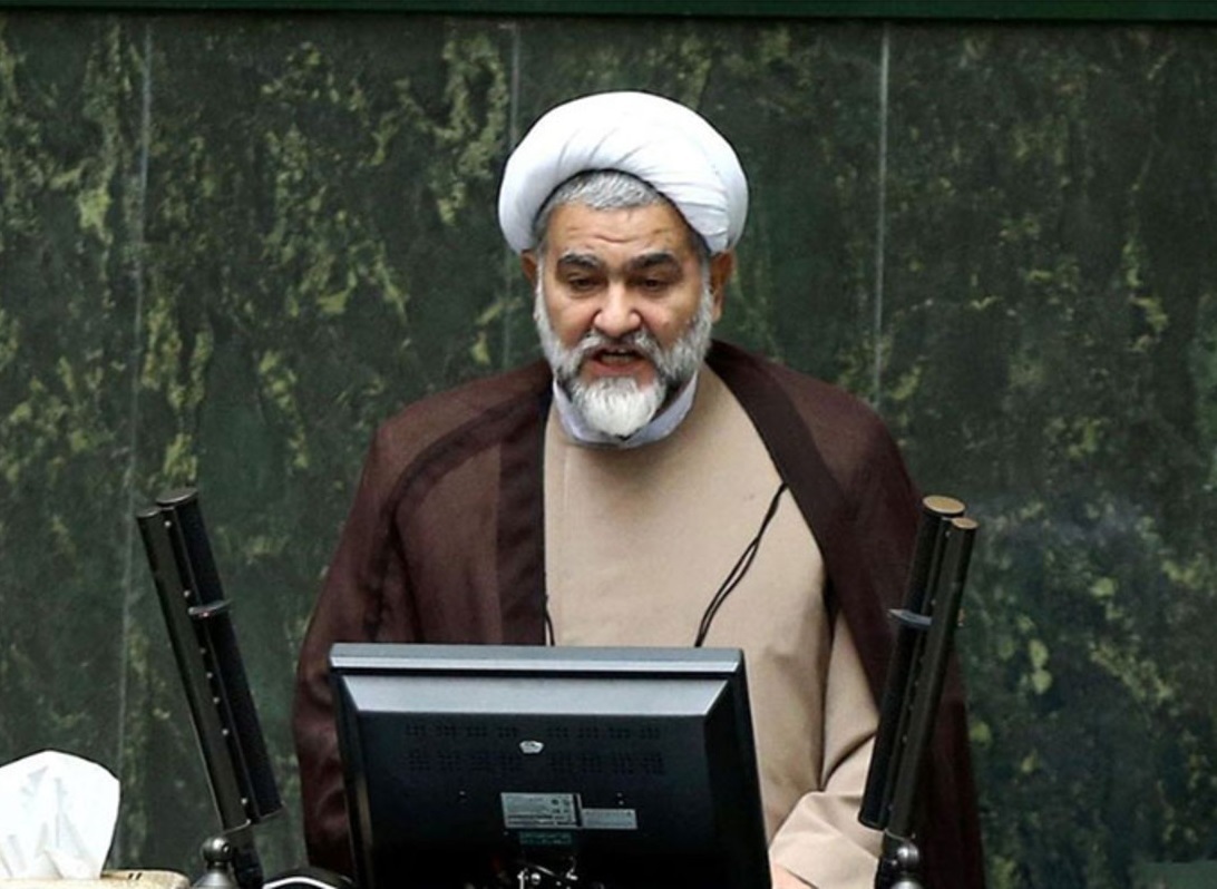 نوروزی، عضو کمیسیون قضایی مجلس درباره موضوع تذکر خلبانان به مسافران برای رعایت حجاب: کارمندان دولت ضابطان عام هستند/ رانندگان اتوبوس و مترو و خلبانان هواپیما طبیعتا باید تذکر خودشان را داشته باشند نوروزی، عضو کمیسیون قضایی مجلس درباره موضوع تذکر خلبانان به مسافران برای رعایت حجاب: کارمندان دولت ضابطان عام هستند/ رانندگان اتوبوس و مترو و خلبانان هواپیما طبیعتا باید تذکر خودشان را داشته باشند