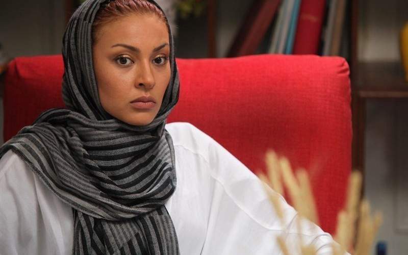 زیبا بروفه موهایش را از ته تراشید زیبا بروفه موهایش را از ته تراشید