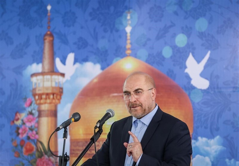 قالیباف: روش فعلی اداره کشور و مدیریت آن غلط است / ما مدیران سالی ۱۰۴ میلیارد دلار به قیمت سال ۱۴۰۰، ثروت را هدر می‌دهیم / چگونه می‌خواهیم به آیندگان جواب دهیم که پول خود را به آتش می‌کشیم، اما برای دریافت ۵ میلیارد دلار دست دراز می‌کنیم