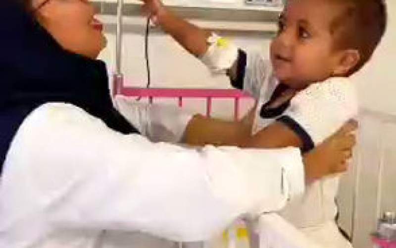 ویدئویی از آواز خواندن زن پرستار وایرال شد