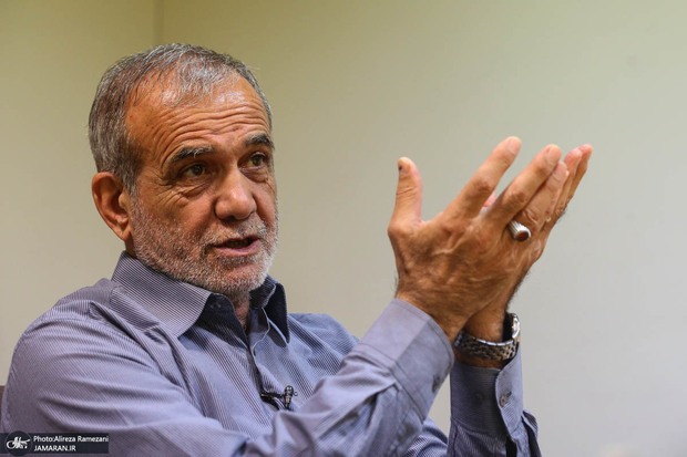 مسعود پزشکیان: انتخاب مدیران ما خارج از روند علمی، اعتقادی و اجتماعی است/ بسیاری از بچه‌هایی که در جبهه صادقانه کار کردند، الان بازنشسته شده و گرفتار نان شب‌شان هستند