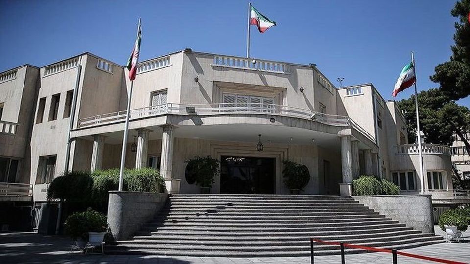 پشت شعارهای زیبا