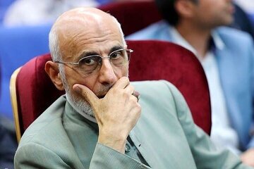 میرسلیم: برای نجات گمراهان گرفتار در «توئیتر» به این شبکه اجتماعی آمده‌ام / گرانی‌ها، مردم را واقعا بیچاره کرده / نگاه قالیباف به مجلس پادگانی است