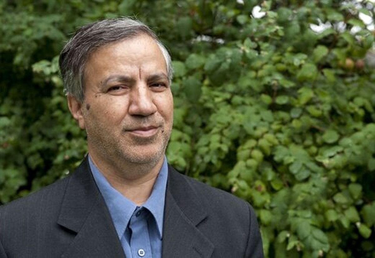 عطاءالله مهاجرانی: با چه منطقی پیروان دیگر مذاهب رسمی را هم وادار به رعایت حجاب میکنید؟ / ۶۰ درصد جوانان را به صف انتظار مهاجرت کشانده اید عطاءالله مهاجرانی: با چه منطقی پیروان دیگر مذاهب رسمی را هم وادار به رعایت حجاب میکنید؟ / ۶۰ درصد جوانان را به صف انتظار مهاجرت کشانده اید