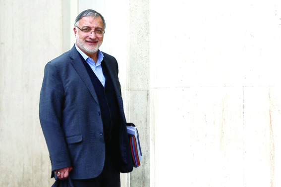 استعفا کنید!