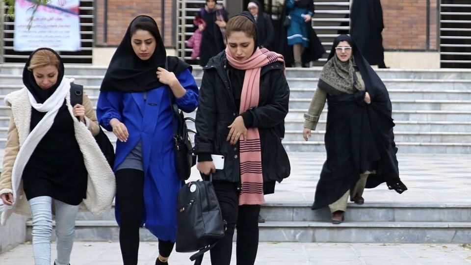 قانون حجاب جامعه را عصبانی می‌کند