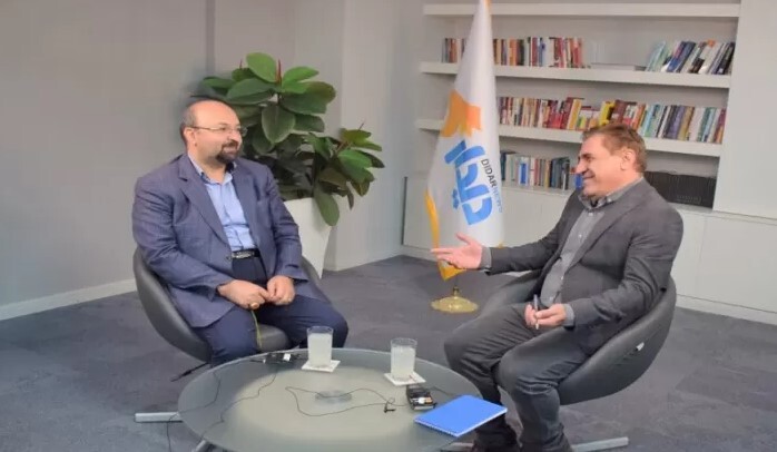 جواد امام: به‌جای قشون‌کشی نظامی، عذرخواهی می‌کردید