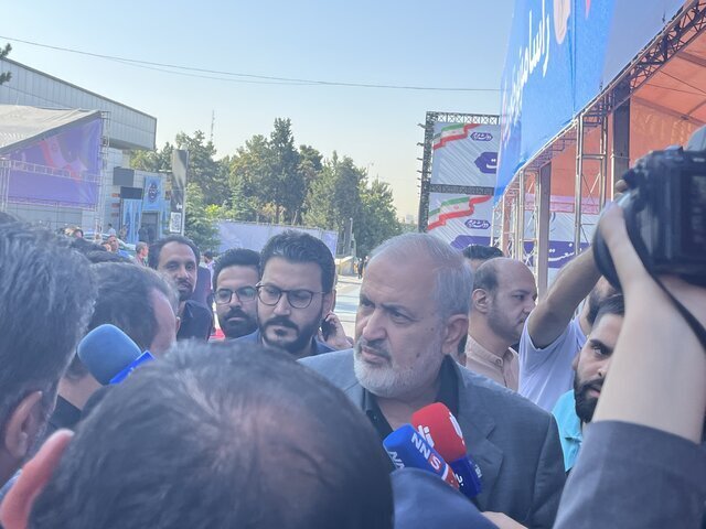 وزیر صمت: مطالبه ما این است که ظرف سه تا چهار ماه آینده همه خودروهای وارداتی تحویل داده شوند / هیچ رانتی وجود ندارد؛ خودروسازها به این دلیل در اولویت قرار گرفته‌اند که بتوانند تکنولوژی‌ها را برای داخلی‌سازی استفاده کنند