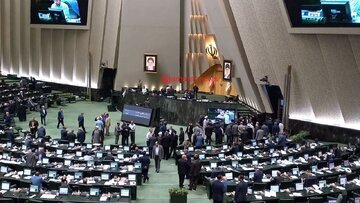 تذکرات پی در پی نمایندگان بر سر حقوق بازنشستگان /قالیباف خبر از یک توافق دارد تذکرات پی در پی نمایندگان بر سر حقوق بازنشستگان /قالیباف خبر از یک توافق دارد