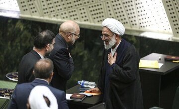 جدال قالیباف و آقاتهرانی برای نشستن در صدر «لیست واحد» اصولگرایان جدال قالیباف و آقاتهرانی برای نشستن در صدر «لیست واحد» اصولگرایان