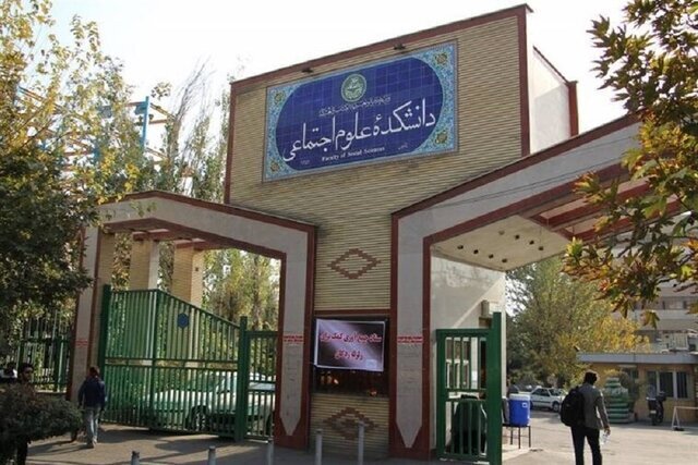 با دیدن رفتار نامناسب دو تن از دانشجویان دختر و پسر کارت دانشجوی پسر را گرفتم و گفتم دانشجوی دختر باید خود را به دانشگاه معرفی کند / با دانشجوی پسر در دفتر مشغول صحبت بودم که ناگهان تعدادی از دانشجویان وارد اتاق شدند؛ در این لحظه من جملهای را از روی عصبانیت خطاب به آنها بیان کردم / نمیتوانم از صحنه نامشروعی که میبینم چشم پوشی کنم / دانشجویان بجای عذرخواهی، میگفتند من عذرخواهی کنم با دیدن رفتار نامناسب دو تن از دانشجویان دختر و پسر کارت دانشجوی پسر را گرفتم و گفتم دانشجوی دختر باید خود را به دانشگاه معرفی کند / با دانشجوی پسر در دفتر مشغول صحبت بودم که ناگهان تعدادی از دانشجویان وارد اتاق شدند؛ در این لحظه من جملهای را از روی عصبانیت خطاب به آنها بیان کردم / نمیتوانم از صحنه نامشروعی که میبینم چشم پوشی کنم / دانشجویان بجای عذرخواهی، میگفتند من عذرخواهی کنم