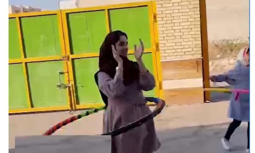 واکنش هیجانی دانشآموزان به ورزش کردن خانم معلم واکنش هیجانی دانشآموزان به ورزش کردن خانم معلم