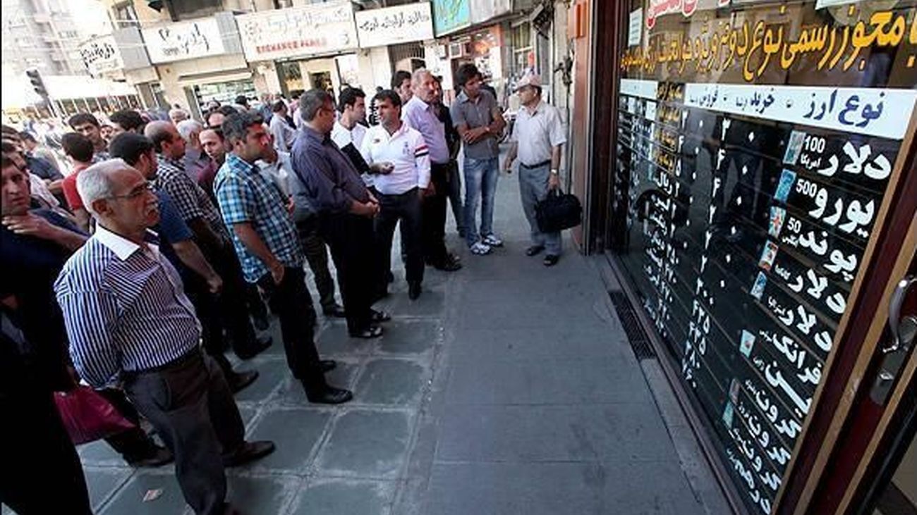 سرمایه‌گذاران دلار بخوانند/ ۴ پیش بینی از قیمت دلار / مسیر دلار در بلندمدت صعودی است ؟