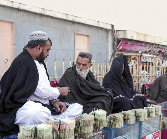 چرا ارزش افغانی از ریال پیشی‌ گرفته است؟