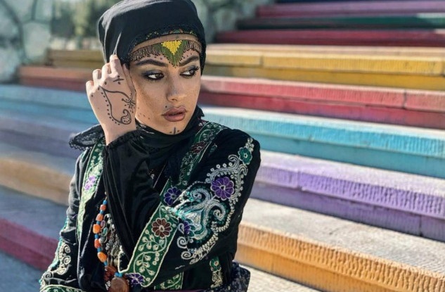 تتوهای عجیب صورت و دستان ترلان پروانه /عکس