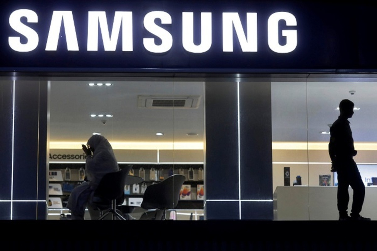 قیمت گوشیهای سامسونگ، شیائومی و آیفون امروز شنبه شش آبان ۱۴۰۲ قیمت گوشیهای سامسونگ، شیائومی و آیفون امروز شنبه شش آبان ۱۴۰۲