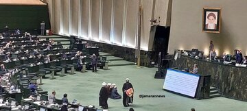 جمهوری اسلامی: افزایش سن بازنشستگی عرفاً و شرعاً جایز نیست /چرا به زیان مردم عمل می کنید /این اقدام نه انقلابی است نه مردمی جمهوری اسلامی: افزایش سن بازنشستگی عرفاً و شرعاً جایز نیست /چرا به زیان مردم عمل می کنید /این اقدام نه انقلابی است نه مردمی