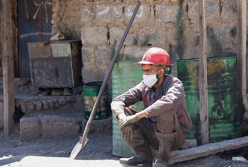 یک کارگر برای خرید پراید باید ۴ سال از حقوقش را پسانداز کند یک کارگر برای خرید پراید باید ۴ سال از حقوقش را پسانداز کند