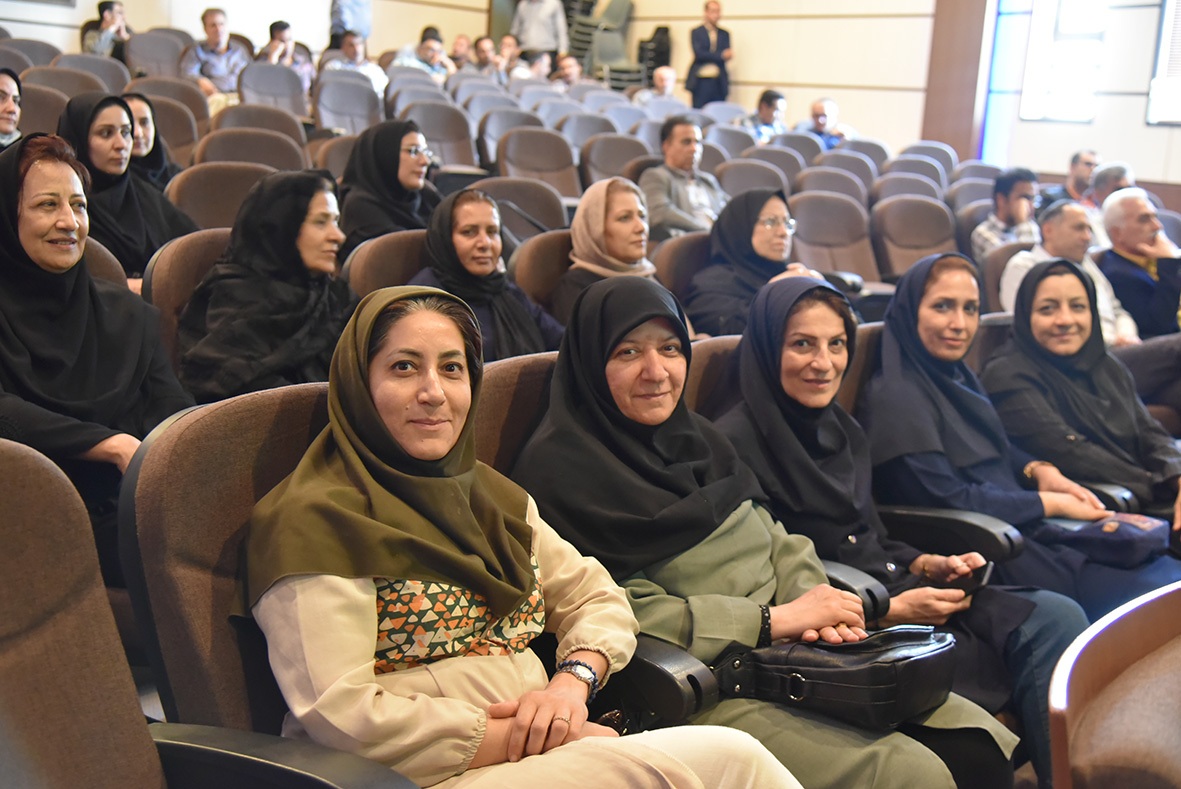 از فروردین ۱۴۰۳ بازنشستگان چقدر حقوق می گیرند؟