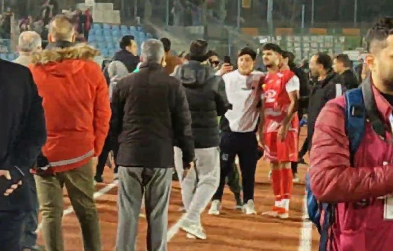 هواداران پرسپولیس جیمی جامپ شدند!(عکس) هواداران پرسپولیس جیمی جامپ شدند!(عکس)