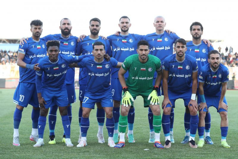 استقلالیها با مصدوم در راه قزوین استقلالیها با مصدوم در راه قزوین