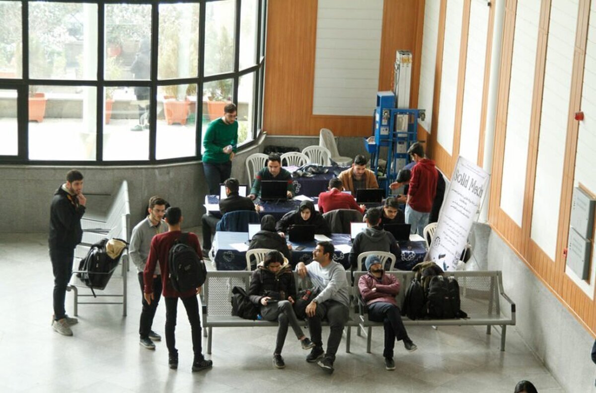 عضویت در گروههای غیرمجاز، با ۶ ماه محرومیت از تحصیل عضویت در گروههای غیرمجاز، با ۶ ماه محرومیت از تحصیل