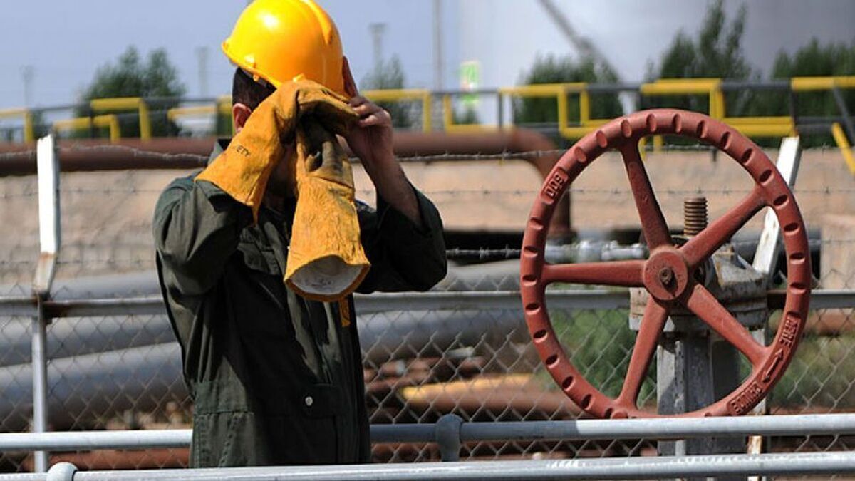 کاهش حقوق کارگران با تعطیلی پنجشنبه تخلف است کاهش حقوق کارگران با تعطیلی پنجشنبه تخلف است