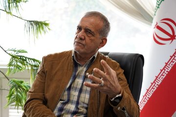 مسعود پزشکیان: گفته شده ۱۰ هزار میلیارد تومان گم شد، چرا گم شد؟ خوابمان برد که گم شد؟ /چرا ناگهان ۱۵۰ میلیون تومان به حساب کسی واریز می شود؟