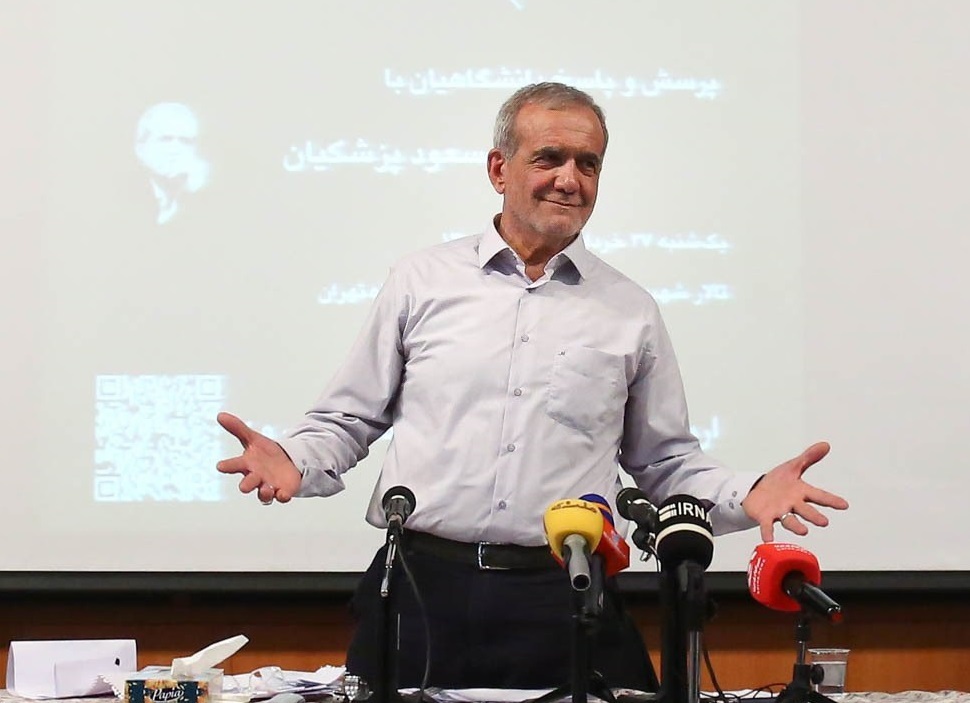 پزشکیان: اینکه هرکس چه پوششی دارد به ما ربطی ندارد / تا جایی که در اختیار من باشد در مقابل گشت ارشاد خواهم ایستاد / عامل همهی گرفتاریهایمان این است که فکر می کنند خودشان بر حقند و دیگران ناحق /  بازداشت کردن، علامت دار کردن و اخراج کردن در  دانشگاه جایی ندارد پزشکیان: اینکه هرکس چه پوششی دارد به ما ربطی ندارد / تا جایی که در اختیار من باشد در مقابل گشت ارشاد خواهم ایستاد / عامل همهی گرفتاریهایمان این است که فکر می کنند خودشان بر حقند و دیگران ناحق /  بازداشت کردن، علامت دار کردن و اخراج کردن در  دانشگاه جایی ندارد