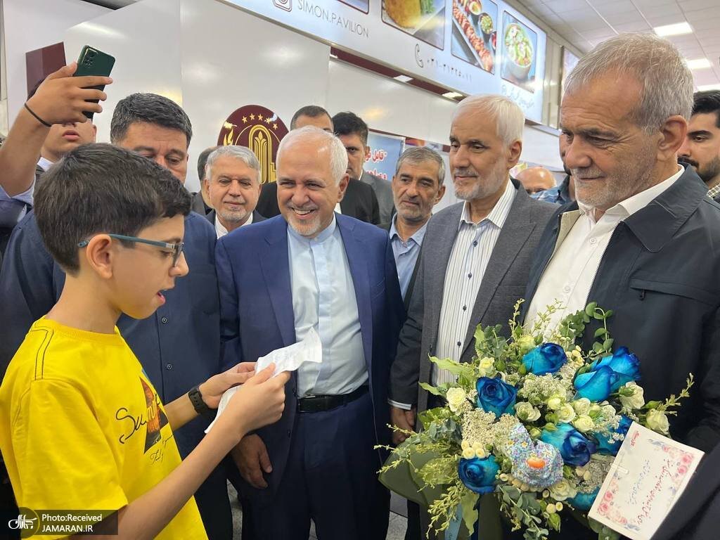 عکس پربازدید از پزشکیان و ظریف در هواپیما