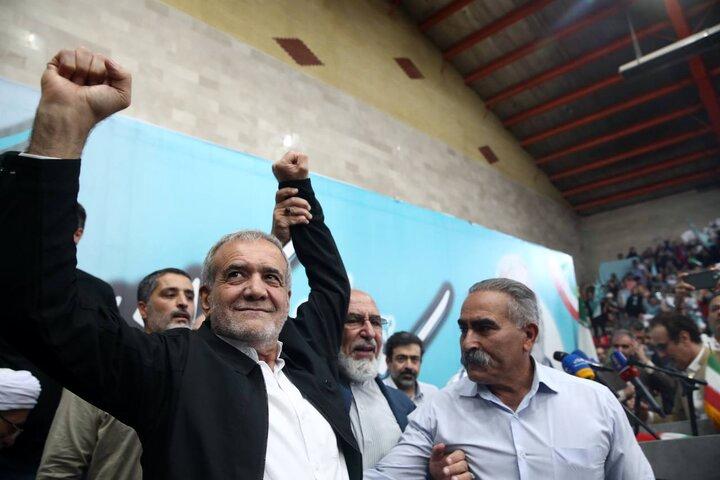 قول پزشکیان به بازنشستگان و کارمندان دولت قول پزشکیان به بازنشستگان و کارمندان دولت