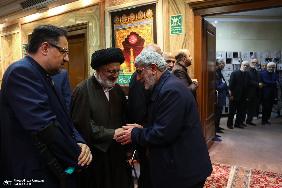 پوشش متفاوت سردار قاآنی در یک مراسم/ حقانیان همصحبت با عراقچی و صالحی/ زاکانی تنها ماند!