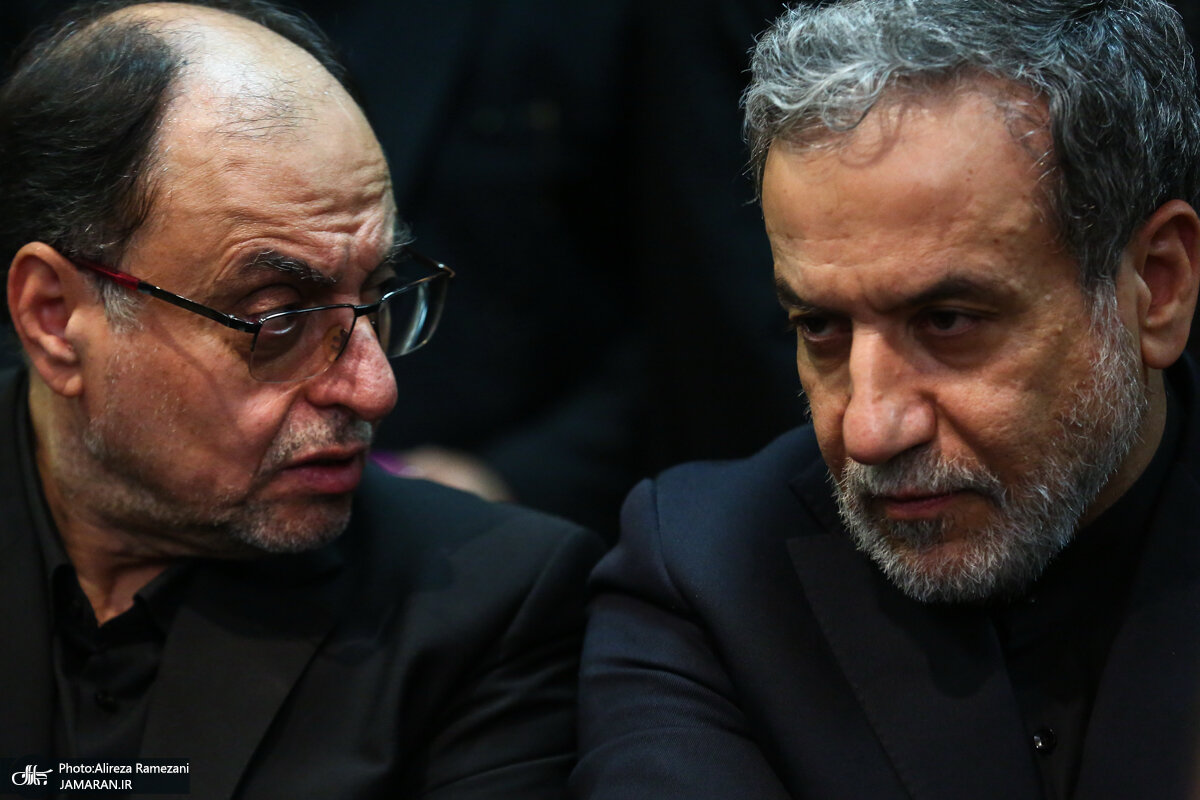 پوشش متفاوت سردار قاآنی در یک مراسم/ حقانیان همصحبت با عراقچی و صالحی/ زاکانی تنها ماند!