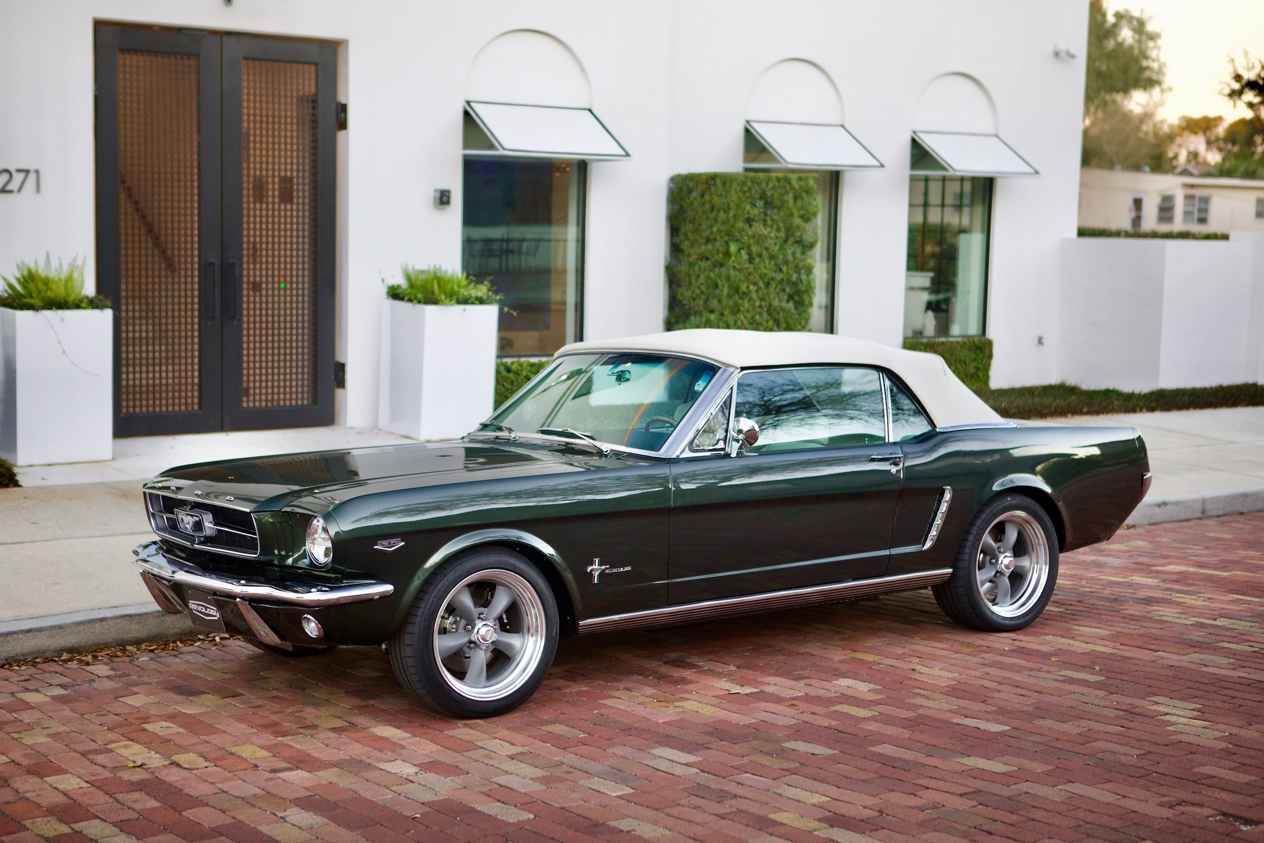 هشت الماسی که در پارکینگ رویایی لیدی گاگا جا خوش کرده‌اند