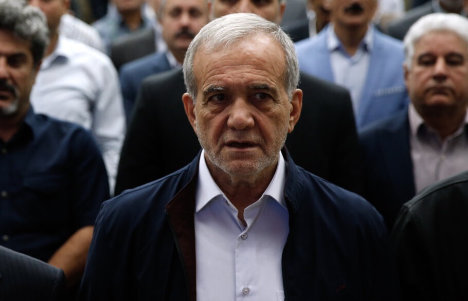 پزشکیان: به اساتید و دانشجویانی که بی خود از دانشگاه اخراج کردند، قول می‌دهم، دیگر اجازه ندهم، چنین اتفاقی بیافتد / قول می‌دهم جلو رفتار‌های غیرمنصفانه با زنان و دختران را در خیابان بگیرم.