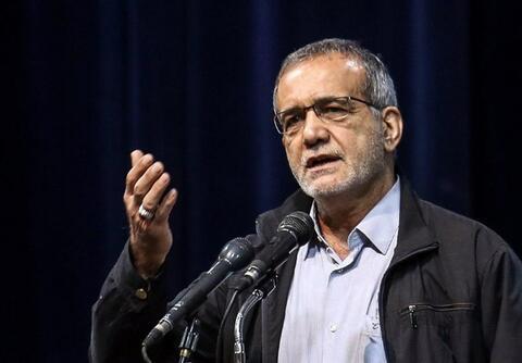 پزشکیان درباره موضوع حجاب: در هیچ سنت و گفتاری پیدا نمیکنید کسی را به خاطر لباسش این برخوردها را انجام دهند؛  اگر آن لباس پوشیدن گناه است، رفتاری که با [زنان و دختران] می کنند، صد برابر گناه بزرگ تری است