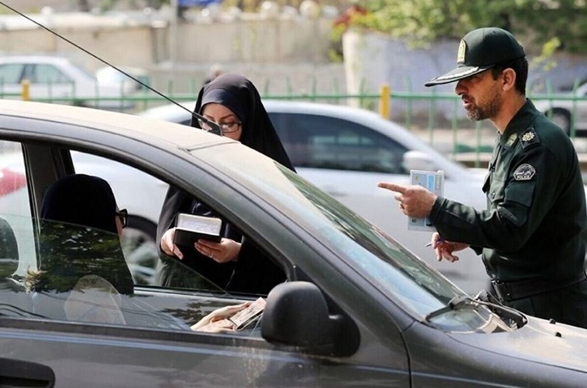 ورود پلیس راهور به کشف حجاب در خودرو ورود پلیس راهور به کشف حجاب در خودرو